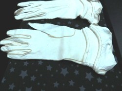 white leather gloves 40s c